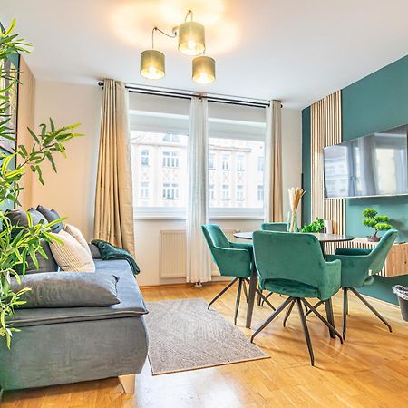 Апартаменты Charming 1Br, Steps From Reumannplatz U1 Вена Экстерьер фото