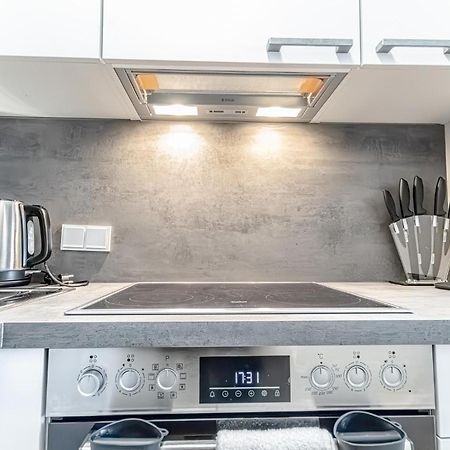 Апартаменты Charming 1Br, Steps From Reumannplatz U1 Вена Экстерьер фото