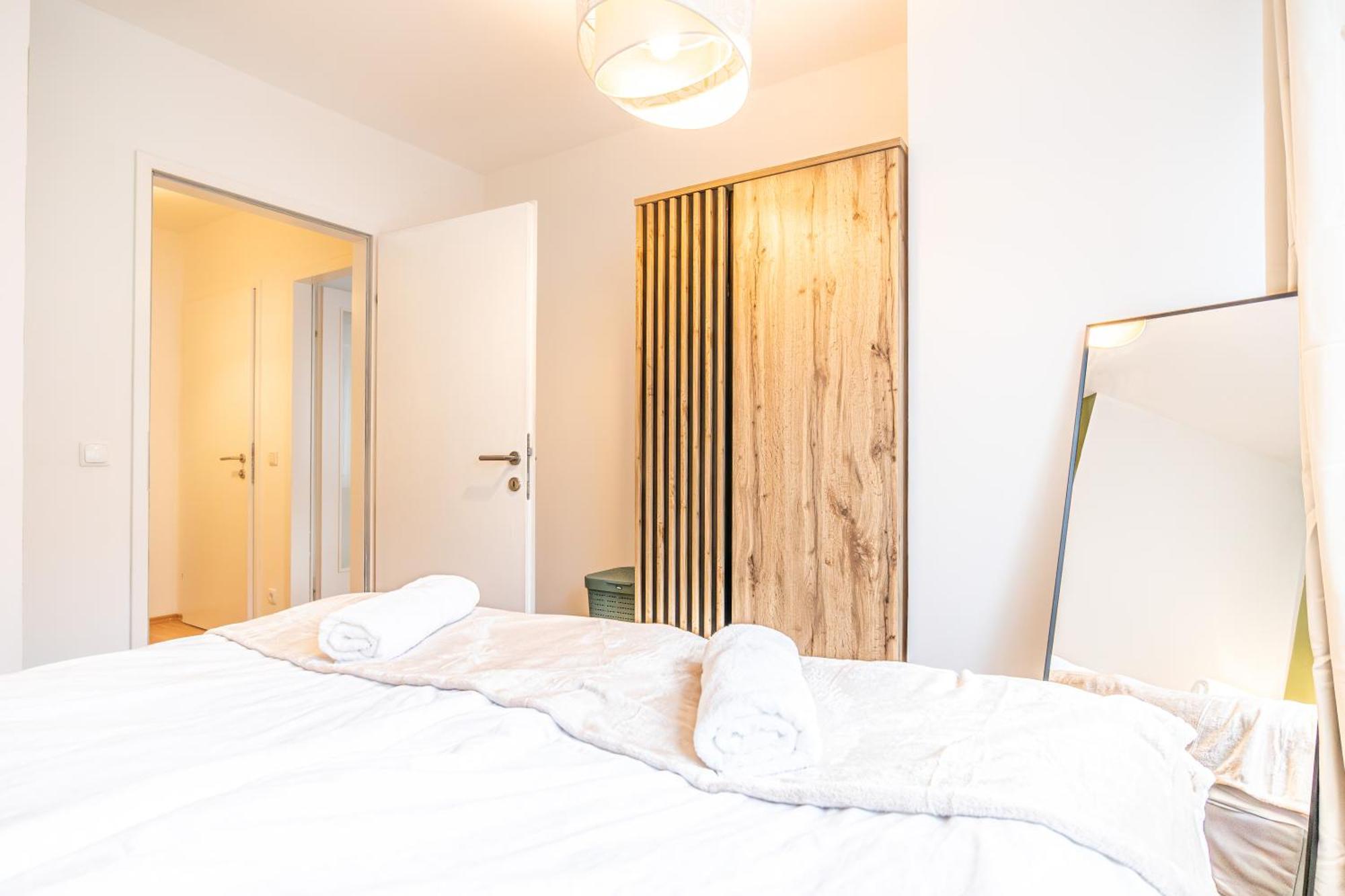 Апартаменты Charming 1Br, Steps From Reumannplatz U1 Вена Экстерьер фото