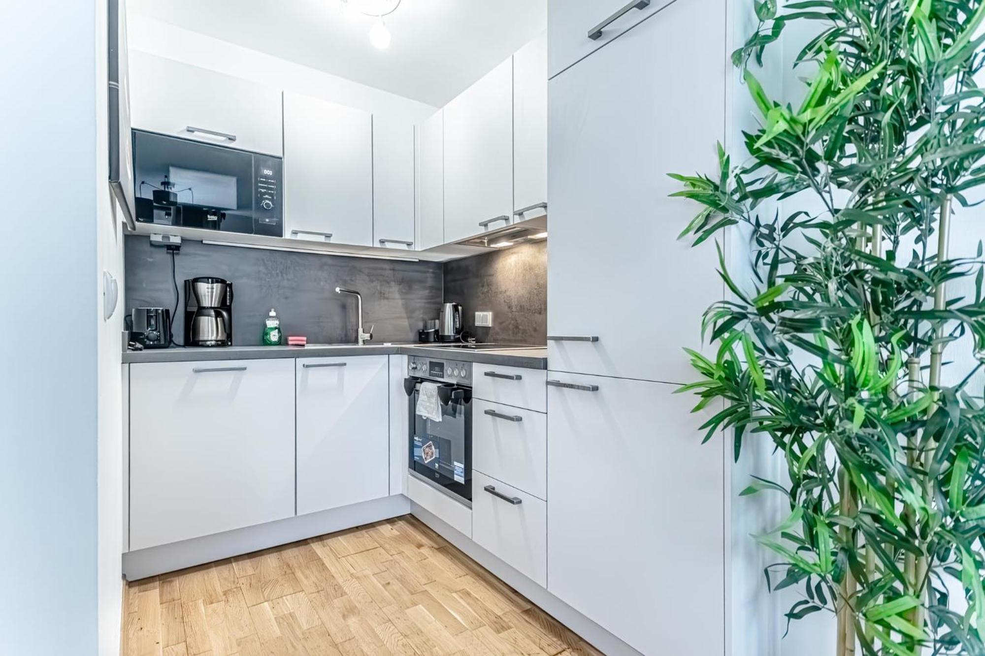 Апартаменты Charming 1Br, Steps From Reumannplatz U1 Вена Экстерьер фото