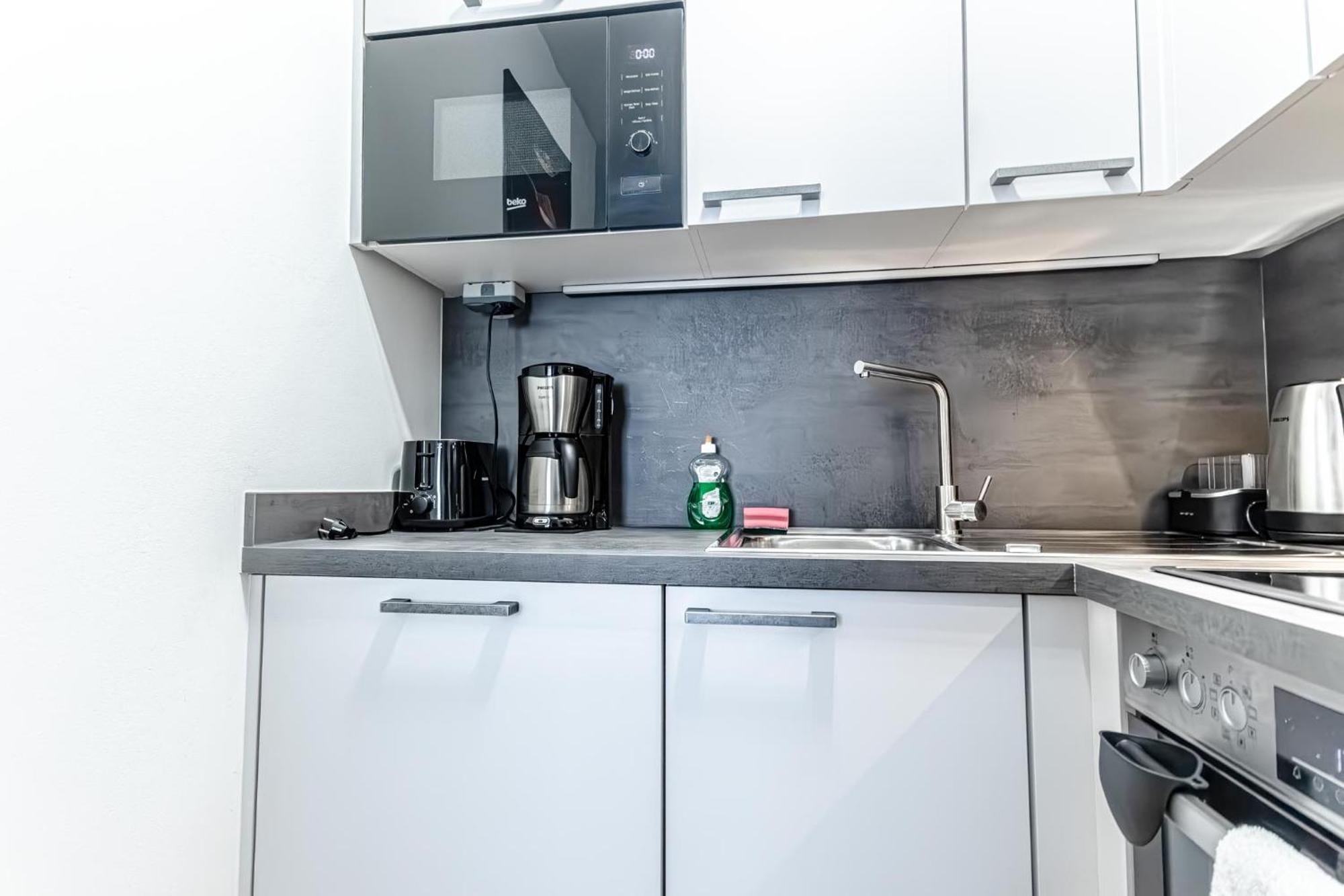 Апартаменты Charming 1Br, Steps From Reumannplatz U1 Вена Экстерьер фото